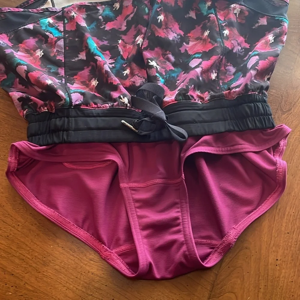 LULULEMON Speed Up Short - size womens 4